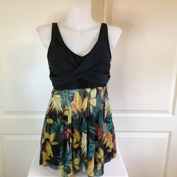 Women’s Round Neck Knot Tropical Swim Dress With Boyshorts - Picture 3 of 7